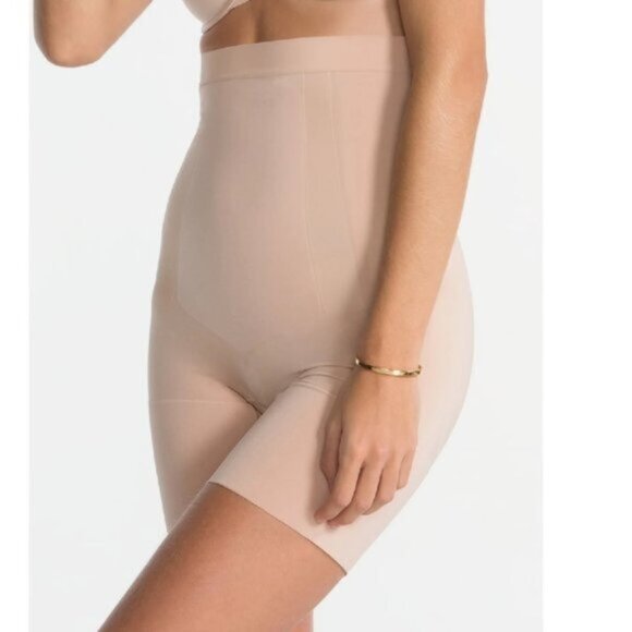 Spanx Shapewear OnCore High-Waist Short - Picture 2 of 9